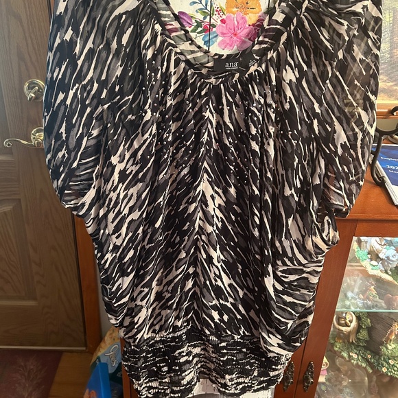 Ana size large black and white pullover slim arms in sleeves - Picture 1 of 3
